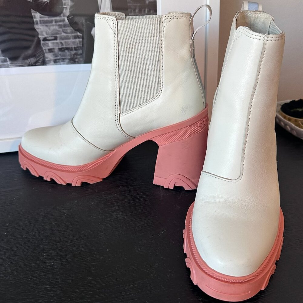 Sorel Brex Leather White and Coral High Heel Chelsea Boots 7